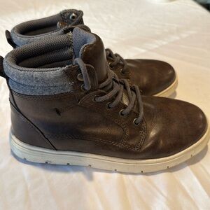 🟢 2/$15 Cat & Jack Brown Boots, size 2